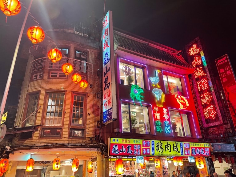 このギラギラとした外観も“台湾らしさ”として人気。SNSでも数多く投稿されているはず。