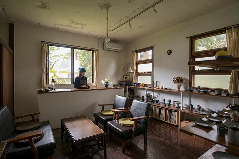 ゆったり過ごせるギャラリー。