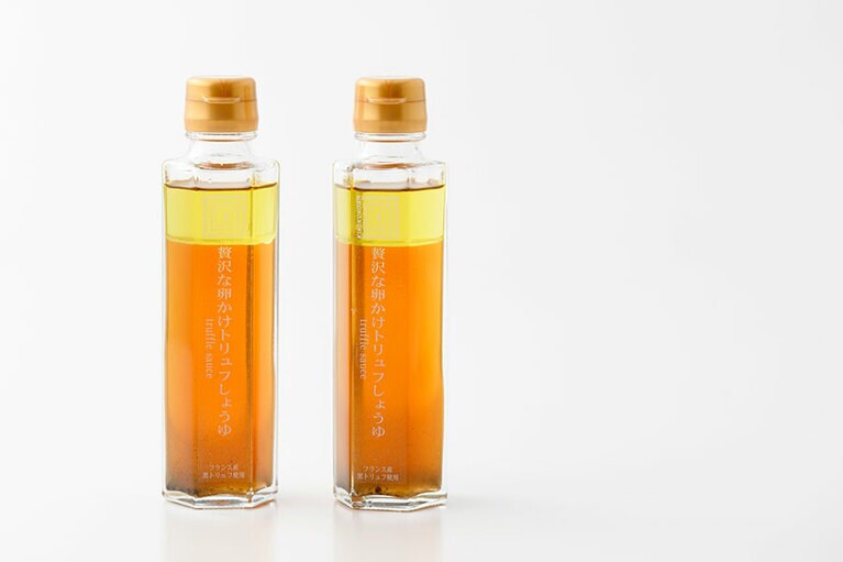 贅沢な卵かけトリュフしょうゆ 1,080円(税込)。