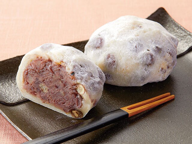 豆いっぱい まめ大福 140円。
