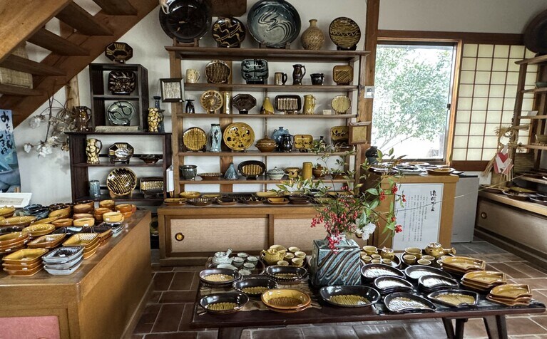 温かみのある店内。外国人観光客もちらほら。