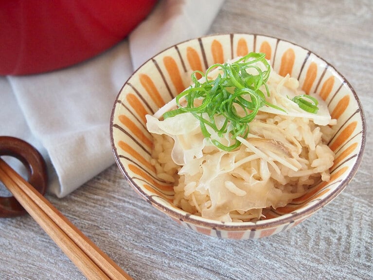 (5) 器に盛り付け、お好みで葱などを飾って完成です。