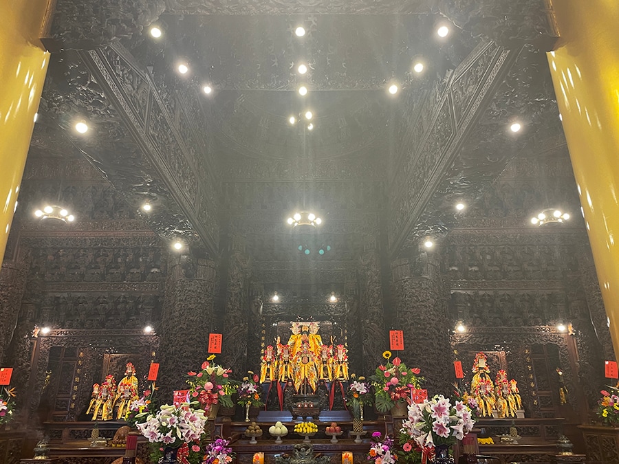 台湾の寺院の特徴として多くの神様が一堂に祀られていますが、玉尊宮にも三官大帝や文昌帝君など多くの神様が祀られています。