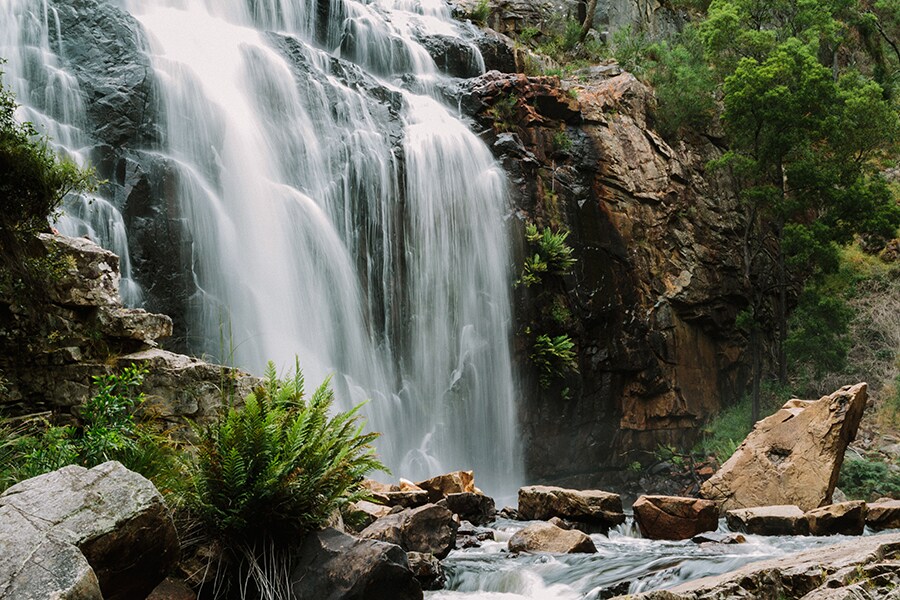 落差約100メートル、グランピアンズ国立公園で最大級の滝マッケンジー・フォールズ。photo:Tourism Australia/Time Out Australia