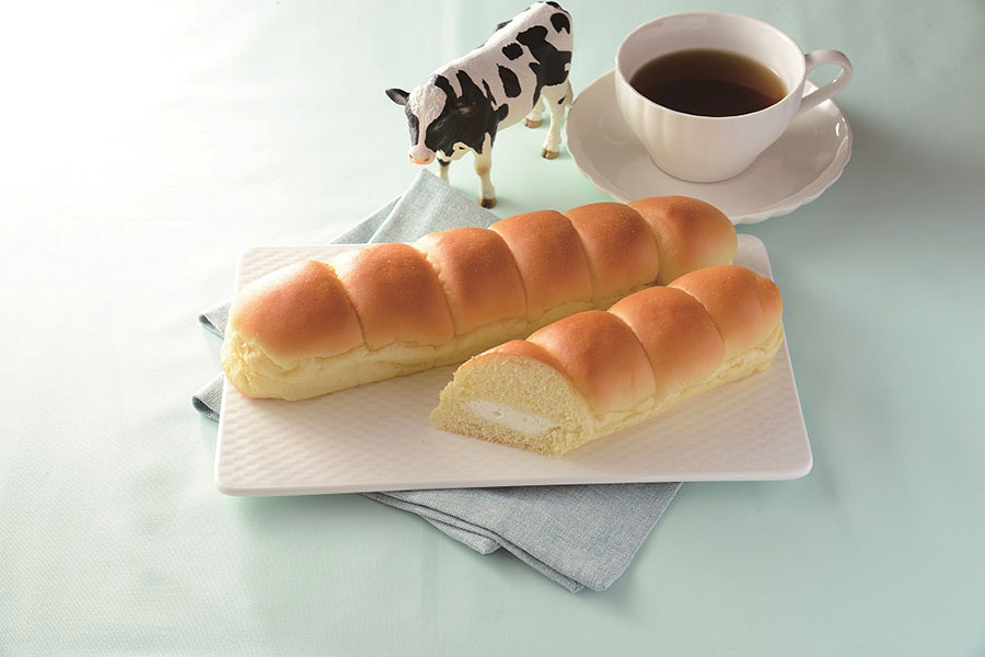 LAWSON BAKERY×生クリーム専門店Milk MILKカスタードのちぎりパン 140円。