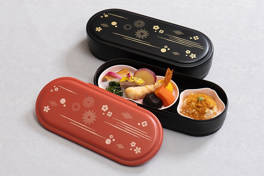 食器は漆器や金漆からデザインのインスピレーションを得た日本の四季を体現したものも使用。（写真はイメージ）