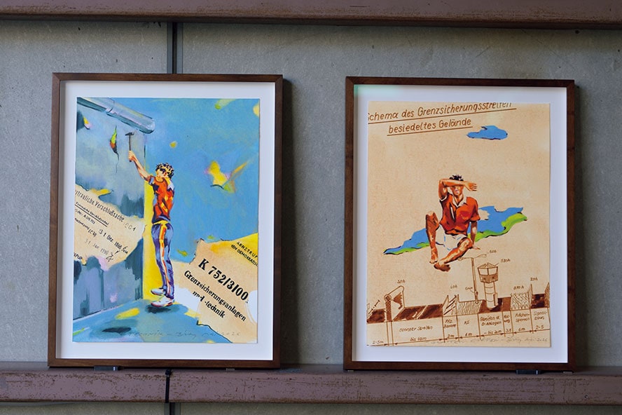 旧東ドイツの人々の抑圧された生活を表現したノルベルト・ビスキー氏の新作絵画。