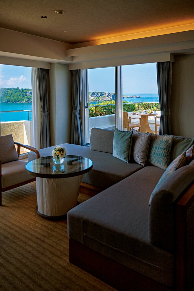 美ら海を眺めながら 奇跡の沖縄時間に邂逅する 名作リゾート | CREA