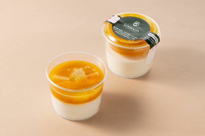 「絹ごし杏仁マンゴー」702円。