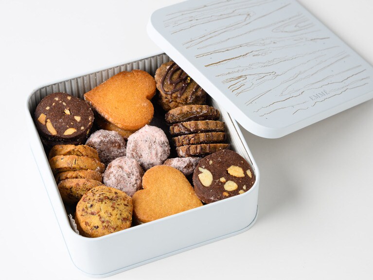 EMME／クッキー缶レガル 4,500円。