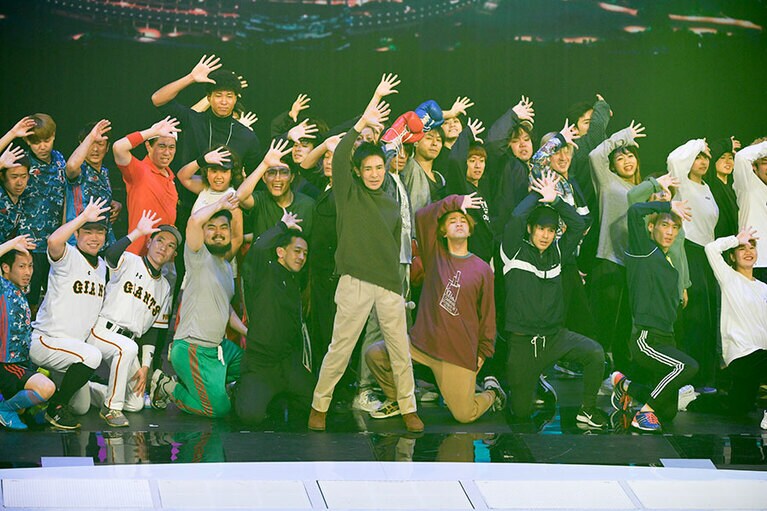 ヒロミGOの華もすごいが、この距離感でも「似てる……」と感心する錦織圭選手のそっくりさんも素晴らしい存在感を放っている。