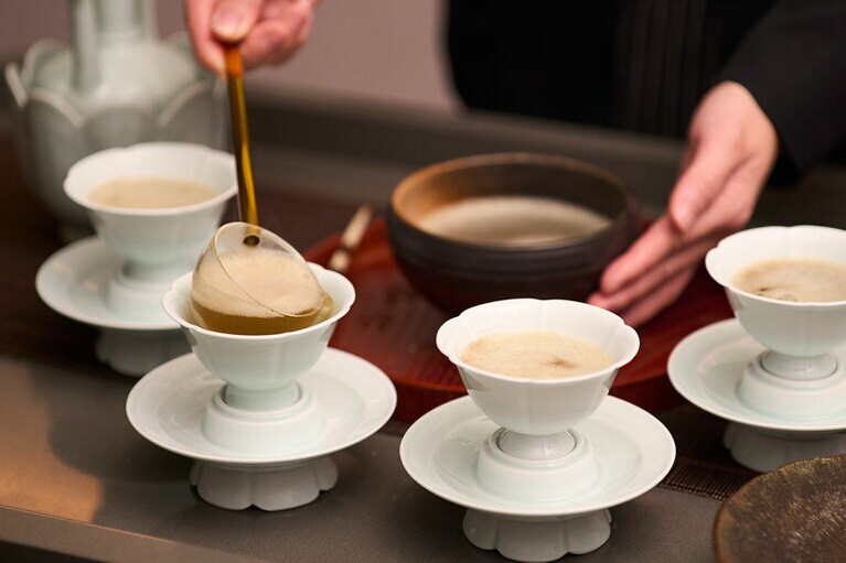 3,800元のコースに含まれるティーセレモニー。