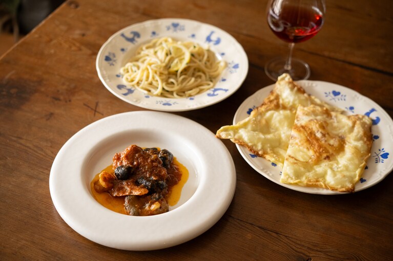 本日の撮影メニューは前菜から1品とメインとパスタ。通常、前菜はお任せでひとり2,500円で、4～5種類いろいろな料理が出てくるのでそれも楽しみだったりします。