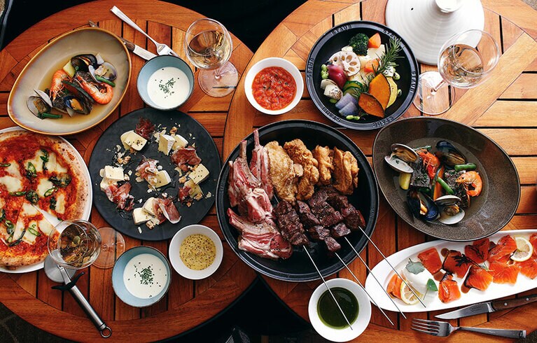 スパークリングワインのフリーフローとともに味わえる、全7品の料理のイメージ。