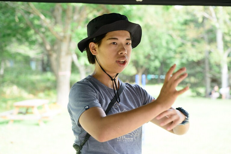 村上晴花さん。大阪から北海道の大学に進学し、ヒグマの調査・研究をしていたそう。