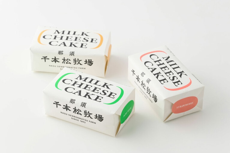 牧場手作りミルクチーズケーキ 各1,200円（170g）。左から：キャラメル岩塩、プレーン、ストロベリー。