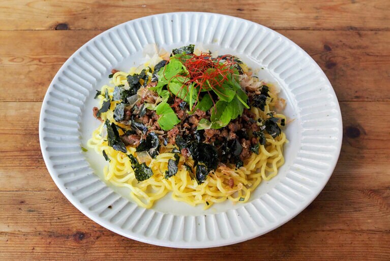 セリのっけ台湾風混ぜそば。