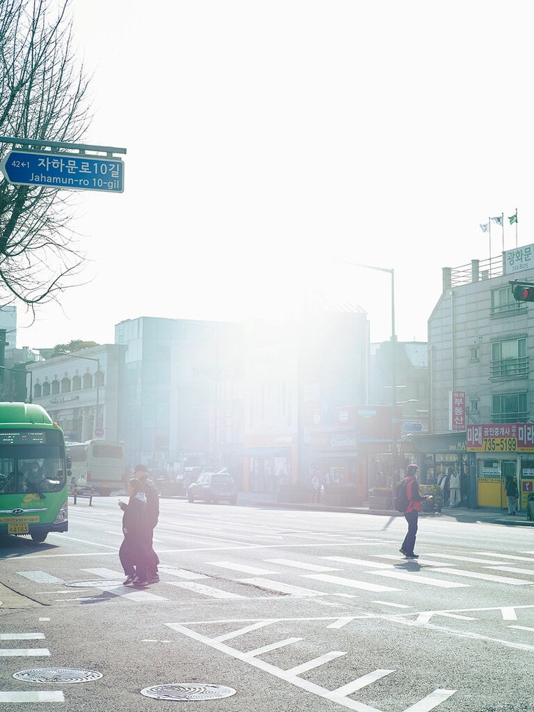 南北に走る紫霞門路は西村で一番大きな通り。