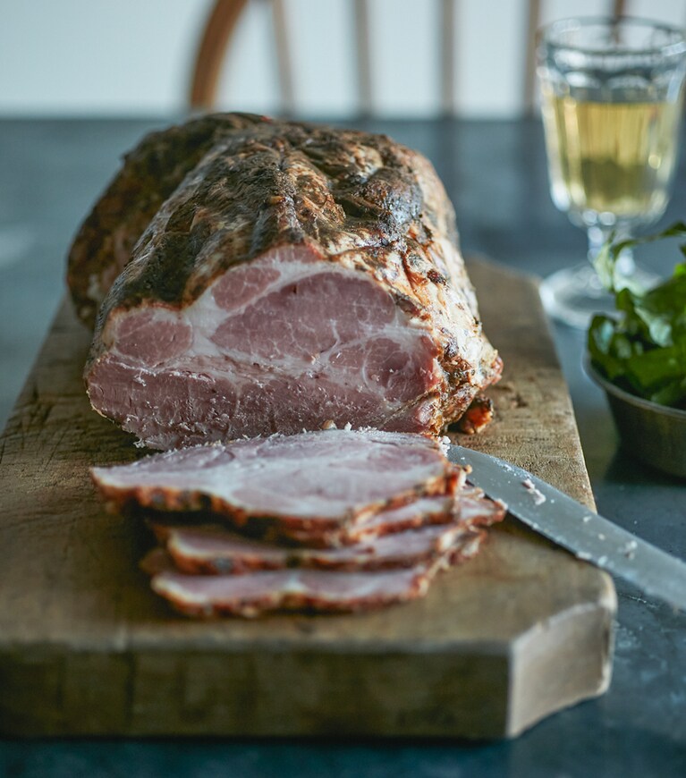 新潟ローストポーク 1本 約1.4kg 8,000円／メッツゲライ テラ