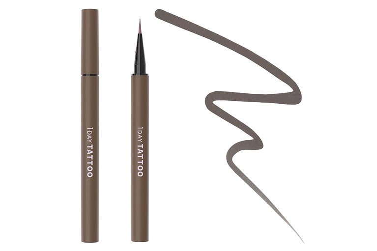 06 アッシュグレージュ。淡いけど落ち着きがあり、知的な雰囲気も放つグレージュ系。