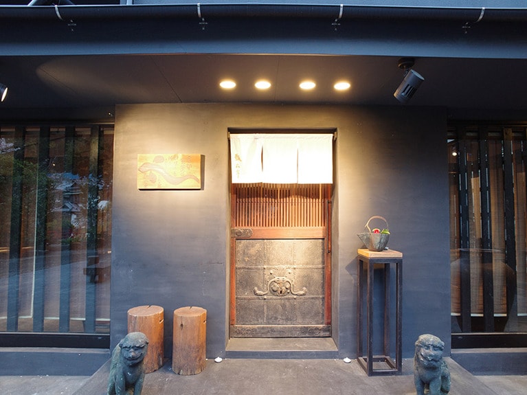 「富士屋旅館」内にある「瓢六亭」の入口。ロビーラウンジからも入れるが、外からも直接入ることができる。