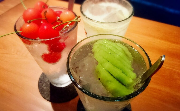 インスタ映えしまくりの品々。どれも生のフルーツを使用している。