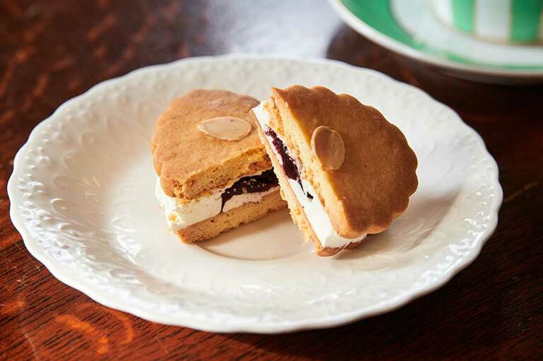 【えの木てい】看板商品のチェリーサンドは270円。チェリーサンドショコラ、フロマージュサンド、マロンサンドもあり、セットでお土産にすれば抜かりなし。要冷蔵で賞味期限は7日間。