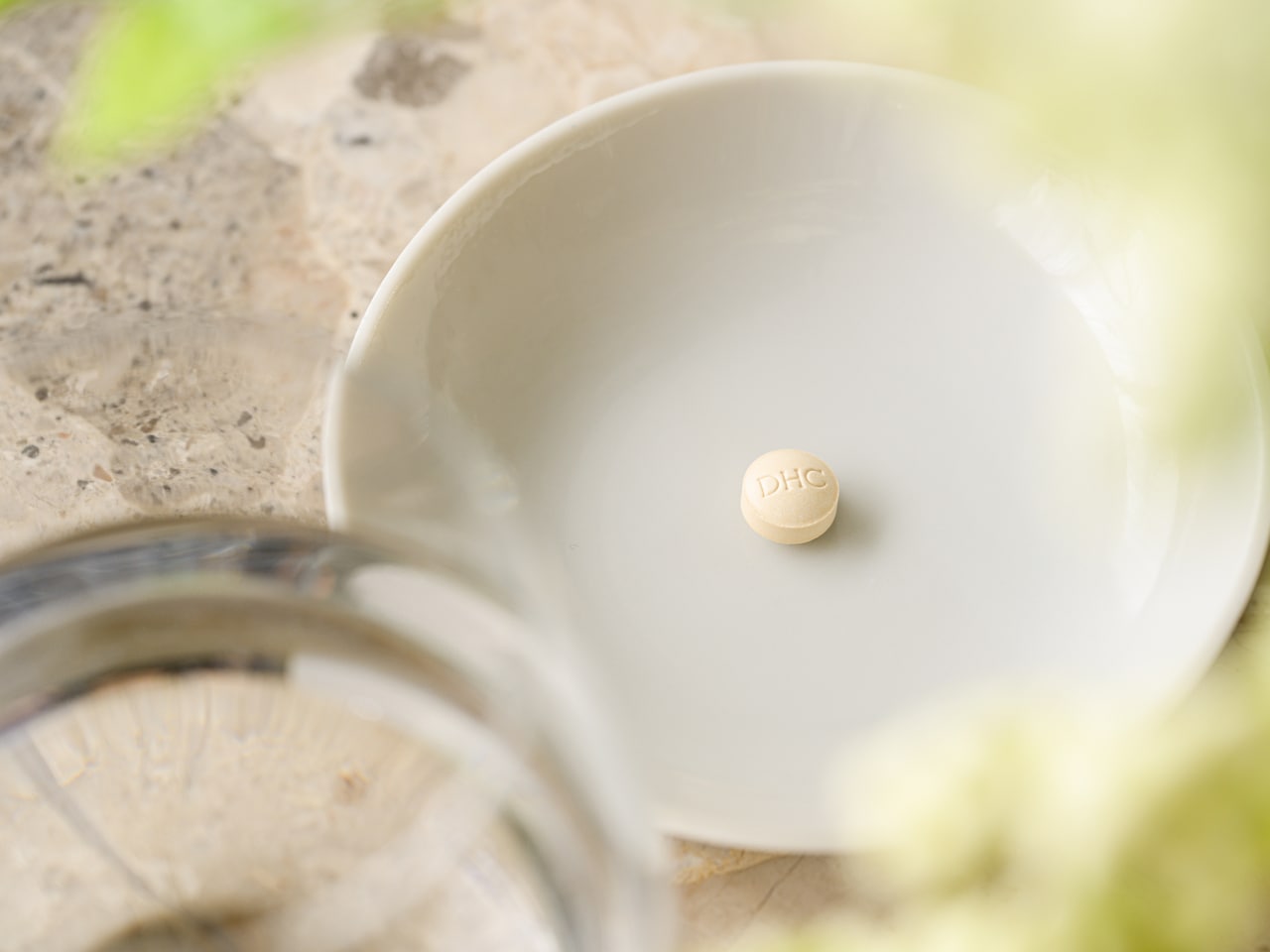 飲みやすい小さな1粒で、エクオール10mg（1日摂取目安量あたり）を摂取できる。