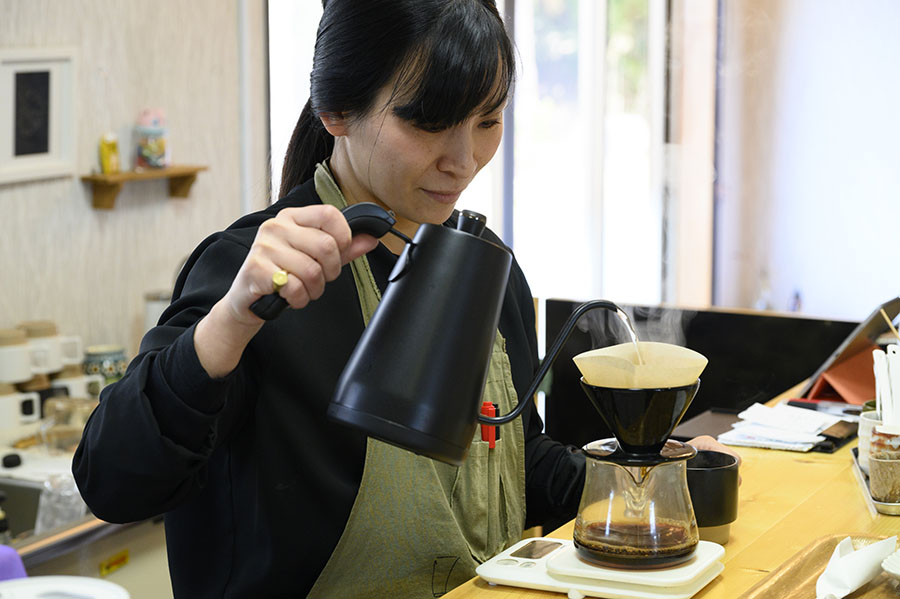 コーヒーは一杯ずつ気持ちを込めて淹れているとのこと。