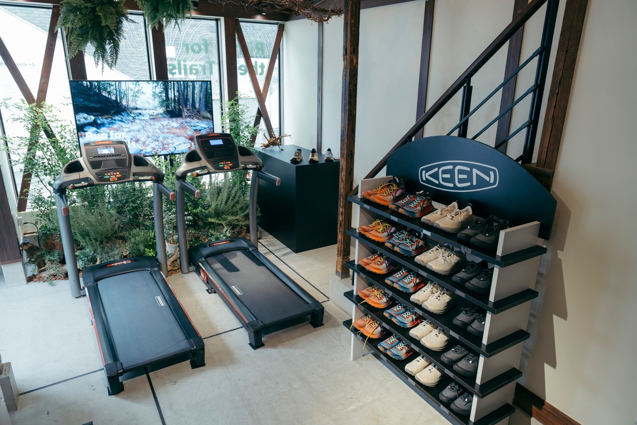 原宿のイベントではトレッドミルで新作シューズの履き心地を体験できた。