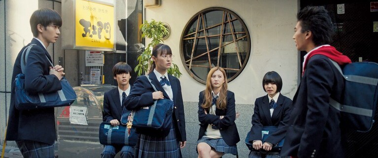 （c）2025『6人ぼっち』製作委員会