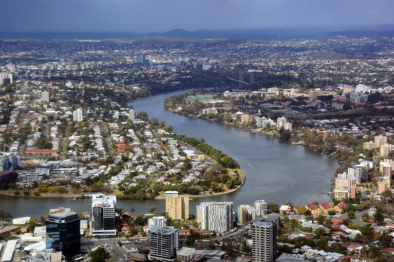 空から見ると、蛇行しているのがわかるブリスベン川。