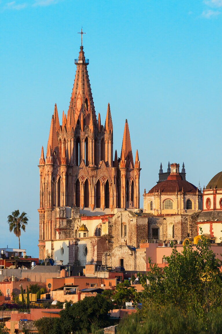 世界遺産に登録された色彩豊かな街の代表的なホテル。