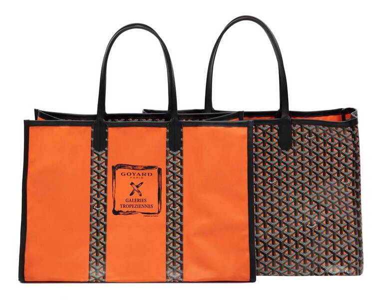 ROSELINE 220,000円。サイズH38×W55×D23cm。