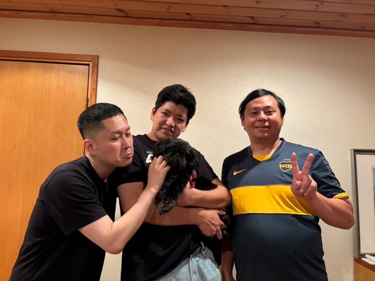 左から：ドンデコルテ渡辺銀次さん、伊織ラッキーさんともずくちゃん、カゲヤマ益田康平さん。