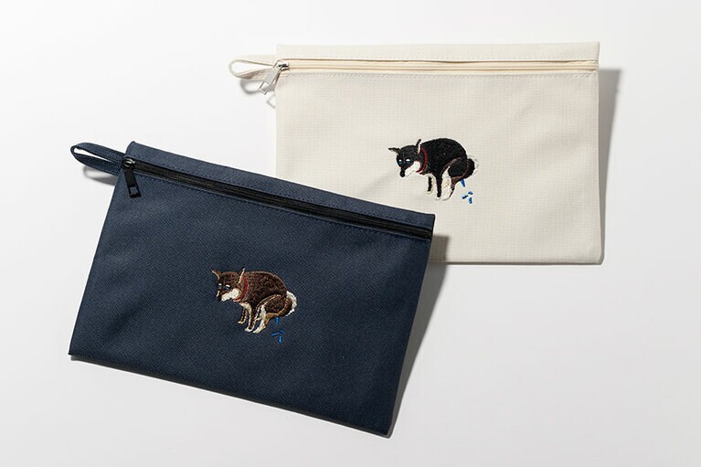 左から：ネイビー×胡麻柴、ホワイト×黒柴 各3,960円(税込)／PEGION