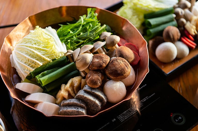 昆布とカツオの合わせ出汁のいい香り！　朝は景色とお鍋でほっこり。