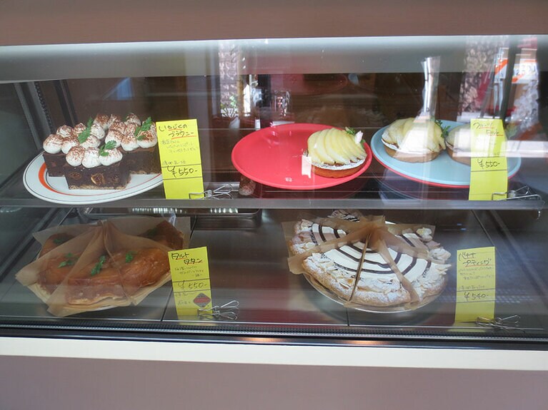 「バナナプディング」や季節のフルーツを使ったタルトもチェックしたい。