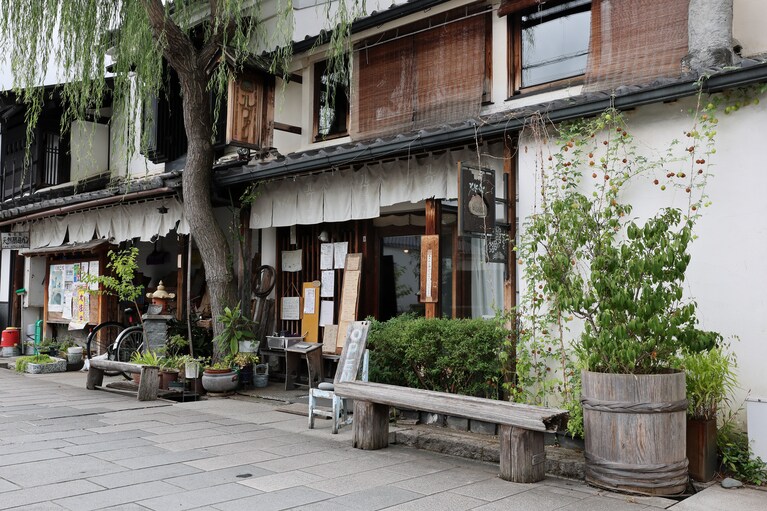 風情ある町並みが残る旧北国街道沿いに2004年オープン。