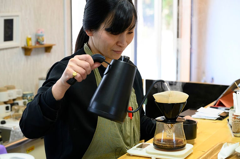 コーヒーは一杯ずつ気持ちを込めて淹れているとのこと。