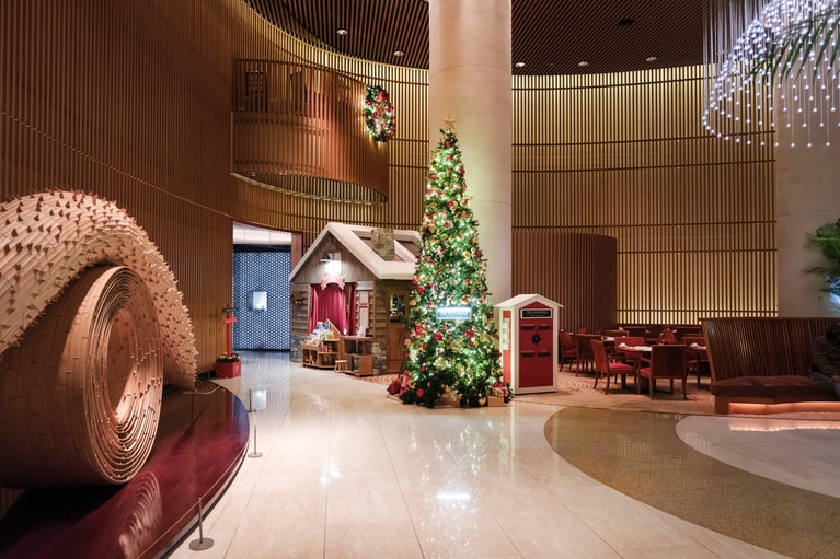 ザ・ペニンシュラ東京のクリスマスツリー。