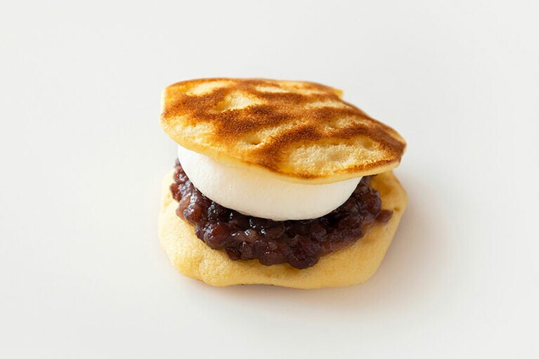 生とらやき 324円。