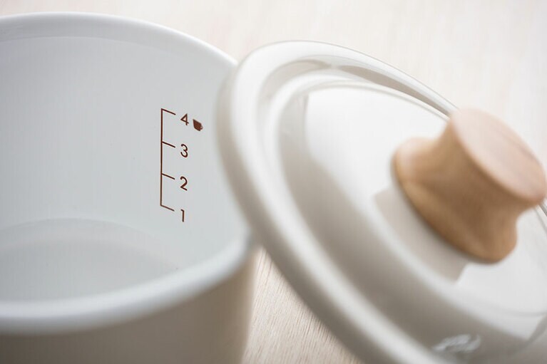 14cmミルクパンと18cmソースパンの内側には、容量の目安になる目盛りの数字が入っていて便利。