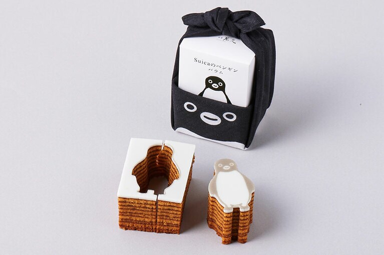 「Suicaのペンギンバウム」 500円、「まめぐいSuicaのペンギン」 600円。