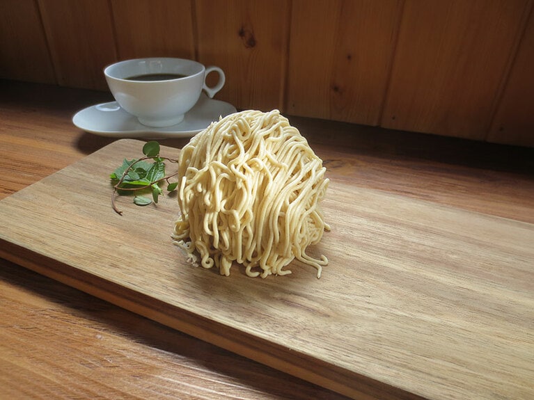 イートイン限定の「芦屋モンブランぷりん」は、ドリンク付き1,815円。できたてのなめらかな口溶けを楽しんで。個数限定。