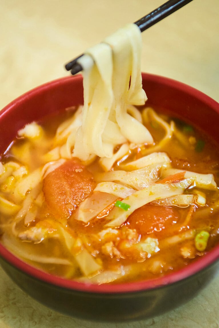 トマトザーサイ麺110元。