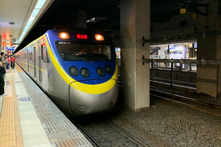 今回利用した區間車(各駅停車)のボディー。