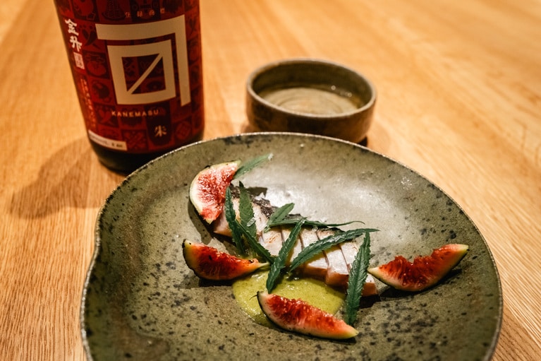 腐敗と紙一重の危うさをはらんだ青魚の脂をコントロールしてつくられたひと皿。