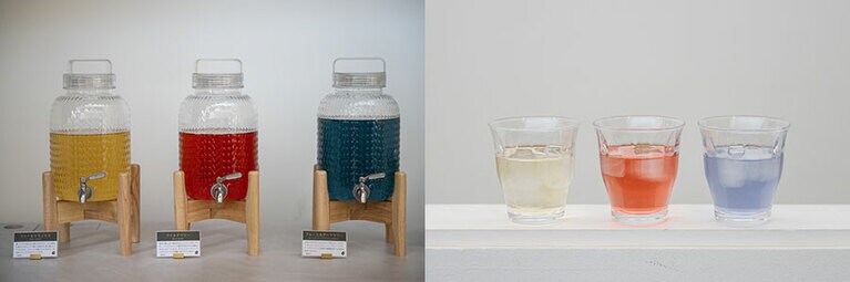 サーバーでは原色だが、コップに注ぐと透明感あるパステル色に。