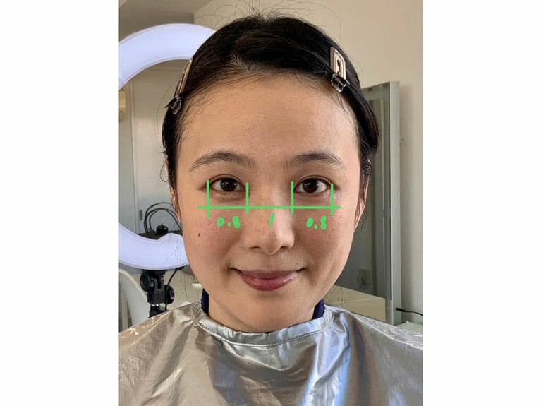 「目の横幅」と「左右の目頭の間隔」は、「1：1：1」が理想。